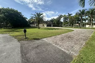 11460 SW 1st Ct, Plantation, FL 33325 - Photo 4