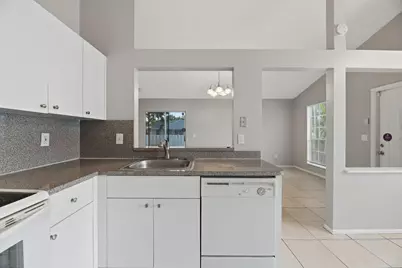 8666 SW 14th Street, Pembroke Pines, FL 33025 - Photo 10