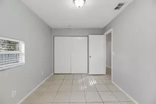 8666 SW 14th St, Pembroke Pines, FL 33025 - Photo 18