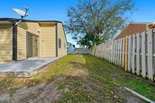 8666 SW 14th St, Pembroke Pines, FL 33025 - Photo 24