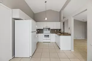 8666 SW 14th St, Pembroke Pines, FL 33025 - Photo 8