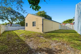 8666 SW 14th St, Pembroke Pines, FL 33025 - Photo 26
