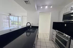 7035 NW 186th St, Hialeah, FL 33015 - Photo 12