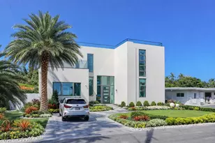 2421 NE 201st St, Miami, FL 33180 - Photo 1
