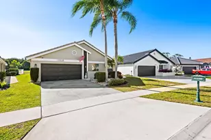 11108 Cloverleaf Cir, Boca Raton, FL 33428 - Photo 2