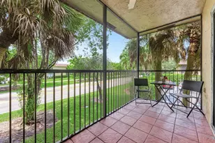 334 Lakeview Dr, Weston, FL 33326 - Photo 8