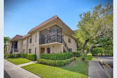 334 Lakeview Drive #204, Weston, FL 33326 - Photo 2