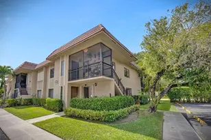 334 Lakeview Dr, Weston, FL 33326 - Photo 2