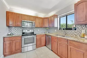 334 Lakeview Dr, Weston, FL 33326 - Photo 16