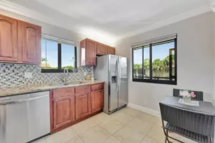 334 Lakeview Dr, Weston, FL 33326 - Photo 18