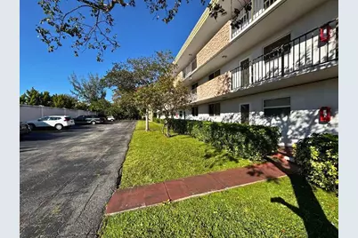 6005 Del Lago Circle #105, Sunrise, FL 33313 - Photo 4