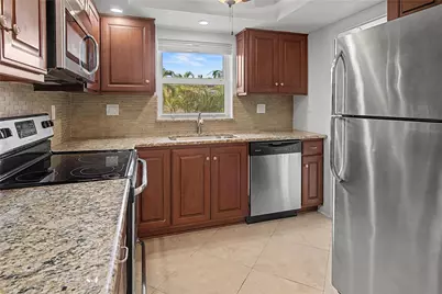 100 SE 6th Avenue #203, Pompano Beach, FL 33060 - Photo 8