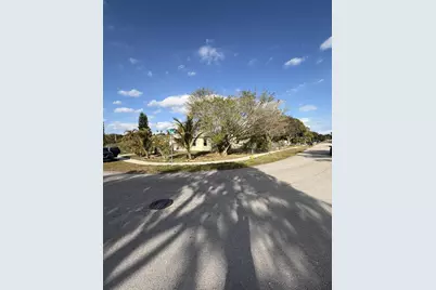 311 SW 79th Terrace, North Lauderdale, FL 33068 - Photo 10