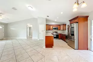 608 Masters Ave, Wildwood, FL 34785 - Photo 4