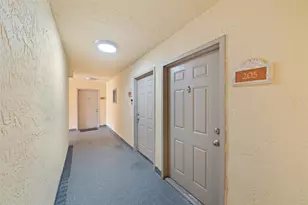 8225 Lake Dr, Doral, FL 33166 - Photo 20