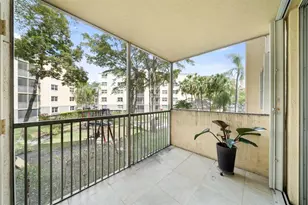 8225 Lake Dr, Doral, FL 33166 - Photo 18