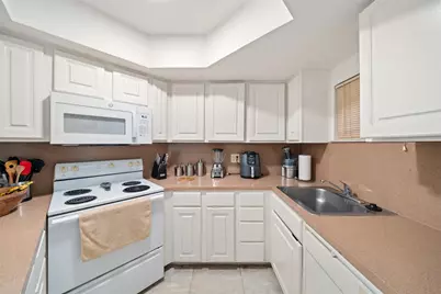 8225 Lake Drive #205, Doral, FL 33166 - Photo 4