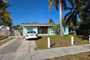 281 NE 45th St, Deerfield Beach, FL 33064 - Photo 2