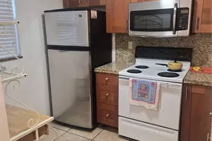 3252 Foxcroft Rd, Miramar, FL 33025 - Photo 6