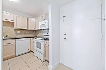 140 Lakeview Drive #103, Weston, FL 33326 - Photo 4