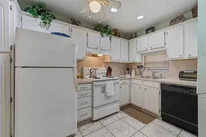 691 S Hollybrook Drive #304, Pembroke Pines, FL 33025 - Photo 2