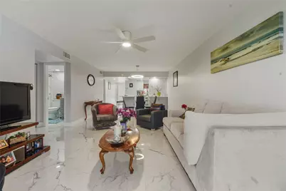 9611 N Hollybrook Lake Drive #101, Pembroke Pines, FL 33025 - Photo 2