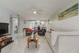 9611 N Hollybrook Lake Dr, Pembroke Pines, FL 33025 - Photo 2