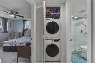 9611 N Hollybrook Lake Dr, Pembroke Pines, FL 33025 - Photo 6