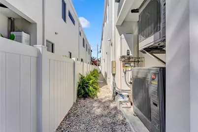 812 SE 12th Street #812, Fort Lauderdale, FL 33316 - Photo 18