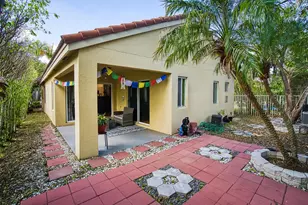 1347 Plumosa Way, Weston, FL 33327 - Photo 6