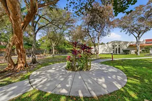 301 N Pine Island Rd, Plantation, FL 33324 - Photo 28