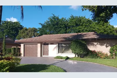 8204 NW 100th Terrace, Tamarac, FL 33321 - Photo 2
