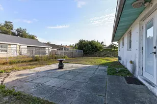 5669 S 35th Ct, Greenacres, FL 33463 - Photo 10