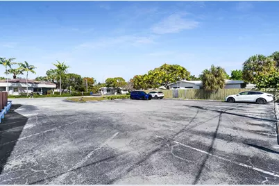 1130 Bayview Drive, Fort Lauderdale, FL 33304 - Photo 12