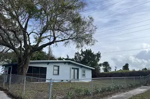 202 Southern Ave, Fort Pierce, FL 34950 - Photo 2