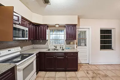 4925 E 9th Court, Hialeah, FL 33013 - Photo 4