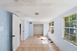 4925 E 9th Ct, Hialeah, FL 33013 - Photo 24