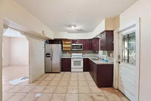 4925 E 9th Ct, Hialeah, FL 33013 - Photo 2