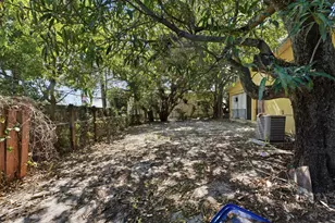 4925 E 9th Ct, Hialeah, FL 33013 - Photo 30