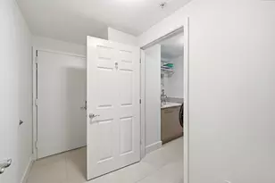 6051 N Ocean Dr, Hollywood, FL 33019 - Photo 36