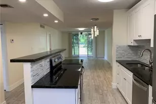 250 Jacaranda Dr, Plantation, FL 33324 - Photo 1