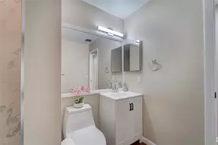 7004 Golf Pointe Cir, Tamarac, FL 33321 - Photo 16