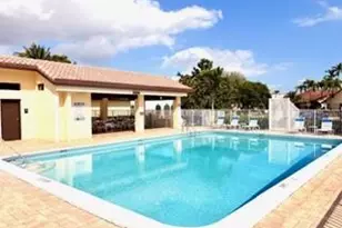 7004 Golf Pointe Cir, Tamarac, FL 33321 - Photo 48