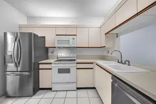 207 E Hemingway Cir, Margate, FL 33063 - Photo 12