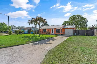 1085 24th Place, Vero Beach, FL 32962 - Photo 2