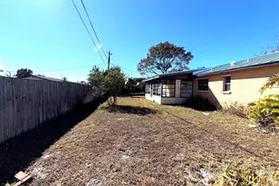 909 Canal Cir, Sebastian, FL 32958 - Photo 16