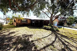 909 Canal Cir, Sebastian, FL 32958 - Photo 2