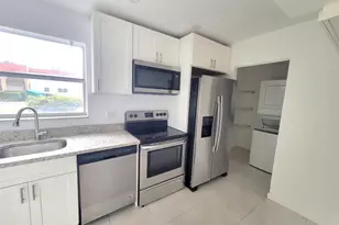 497 Lake Dora Dr, West Palm Beach, FL 33411 - Photo 2