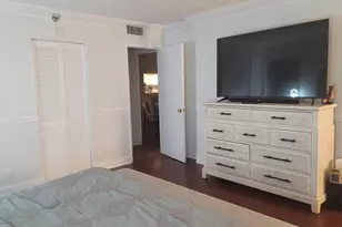 2200 S Cypress Bend Dr, Pompano Beach, FL 33069 - Photo 8