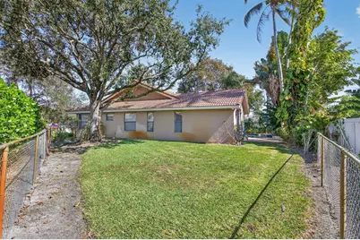 274 NW 107th Avenue, Coral Springs, FL 33071 - Photo 12